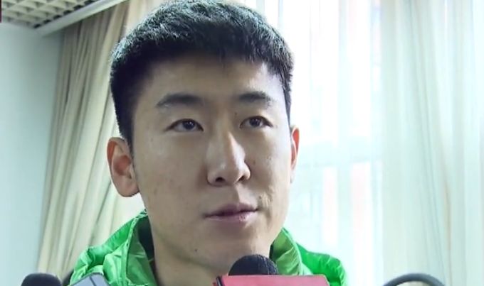 男生吃女生的胸视频
