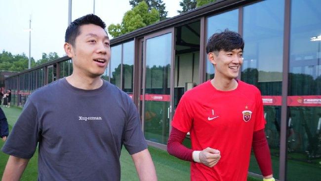 她越是哭求他越是狠
